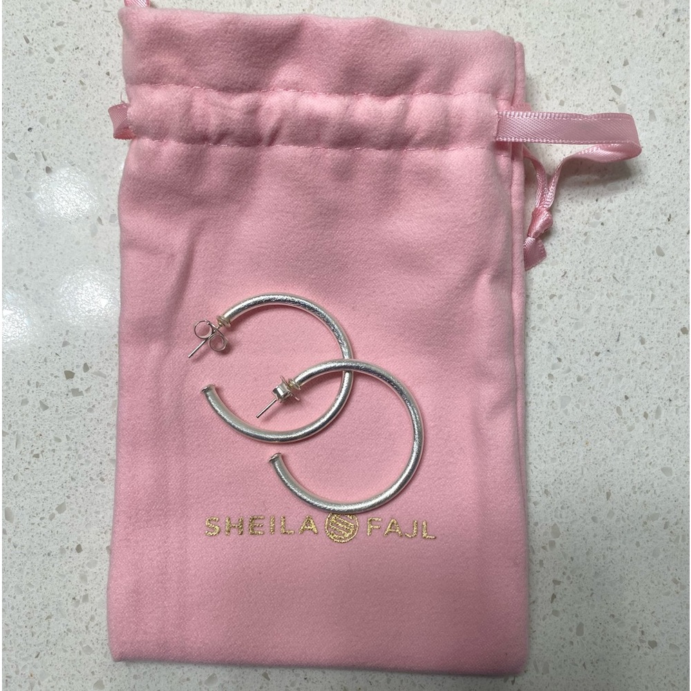 SHEILA PETITE EVERYBODY’S FAVORITE HOOP EARRINGS